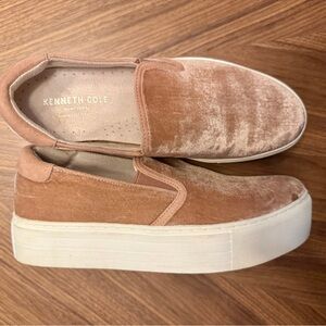 Kenneth Cole pink platform velvet sneakers, size 8.